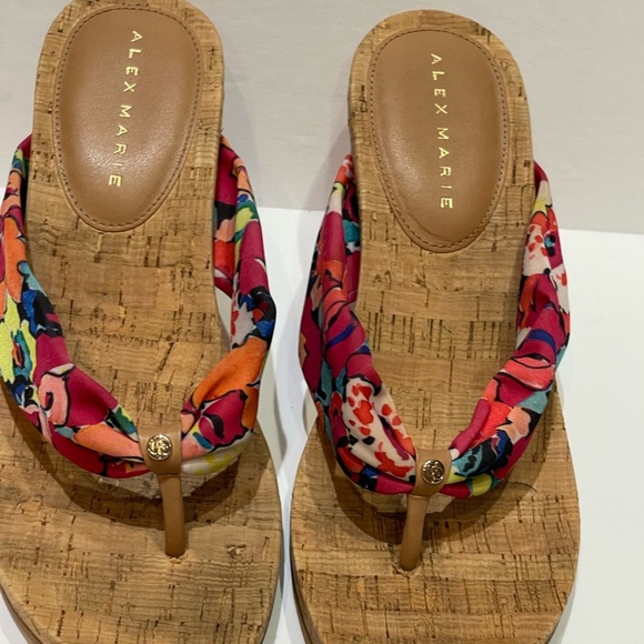 🔥SALE🔥ALEX MARIE BENATA MULTI FLORAL WEDGE SANDALS SZ 9.5 - Picture 8 of 10